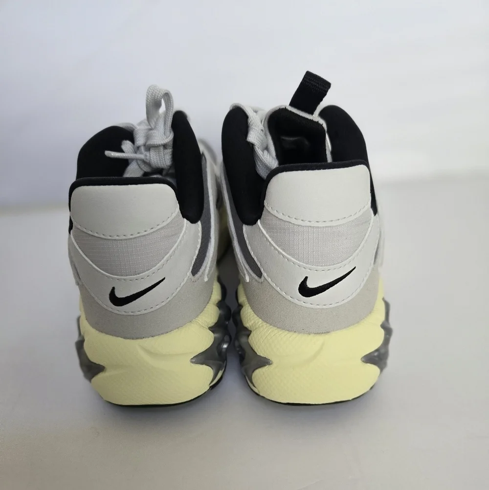 NEW, Nike Zoom Air Sneakers in Black and White.Size 7 1/2